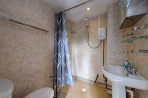 En Suite Shower- click for photo gallery